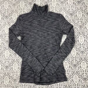 lululemon running long sleeve shirt back pocket back slit turtleneck women's sz4